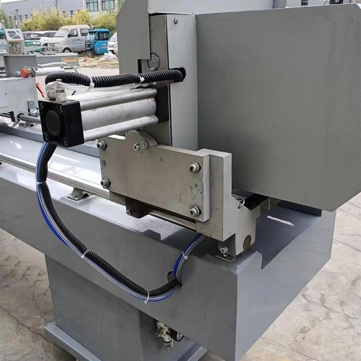 UPVC Window Cutting Machine8